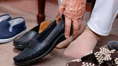 Comfort dopo i 60 anni: 6 regole per scegliere le scarpe che mantengono mobilità e leggerezza nel passo
